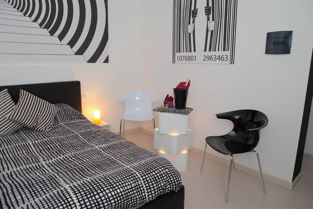Chroma Italy - Ena Guest House Bagian luar foto